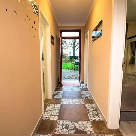 Apartment Ferienwohnung Fur Zwei Mit Terrasse Und Garten In