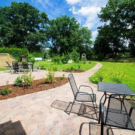 Apartment Ferienwohnung Fur Zwei Mit Terrasse Und Garten In Wandlitz