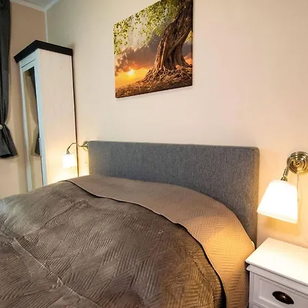 Apartment Ferienwohnung Fur Zwei Mit Terrasse Und Garten In Wandlitz